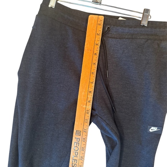 Nike Black Sweatpants with Tapered Fit and Elastic Waistband - Picture 6 of 9